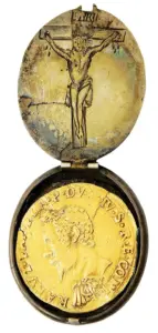 Rare 17th-Century Irish Marriage Locket Containing Italian Gold Coin Sells for Over £8,500 at London Auction